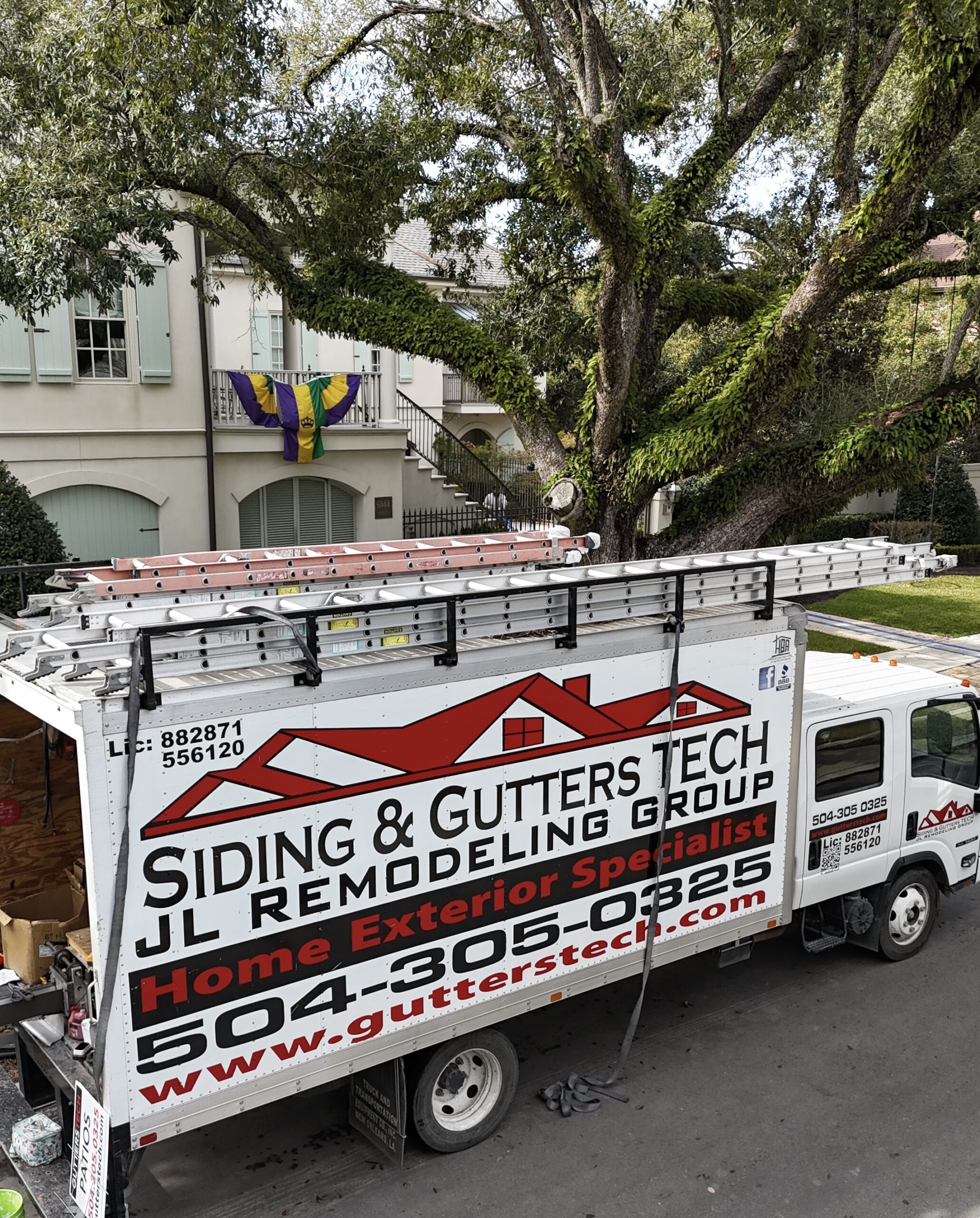 New Orleans gutter installation team